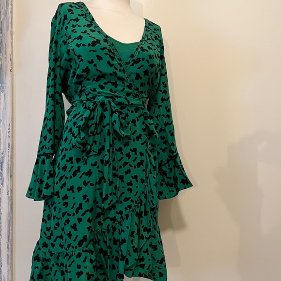 Emerald Green Silk - Picture 3 of 7